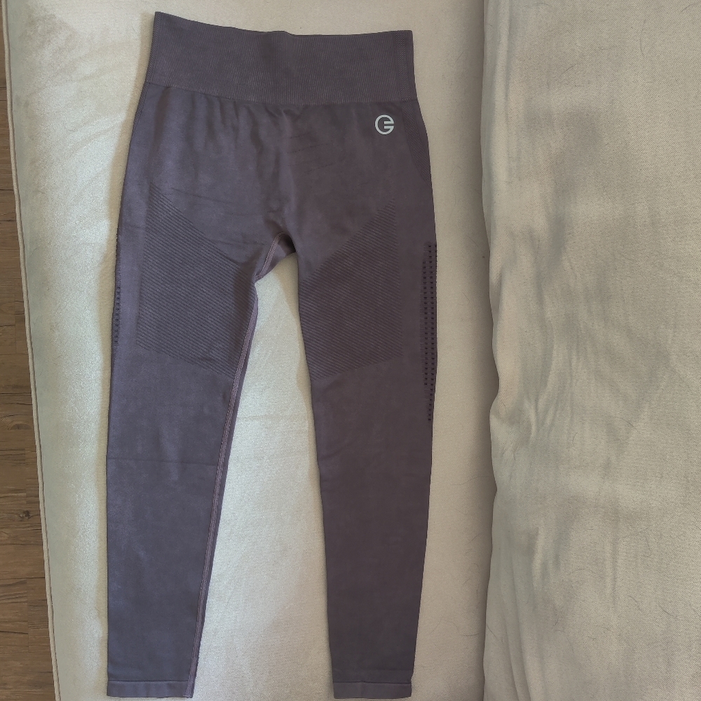 Seamless Grrrl Leggings